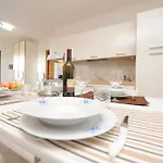Residenze L'isola Surf House 4* Порто-Полло