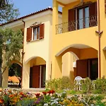 アパートホテル Residenze L'isola Surf House 4*