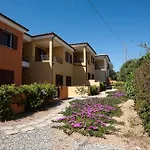 Residenze L'isola Surf House アパートホテル