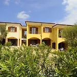 アパートホテル Residenze L'isola Surf House ポルト・ポッロ
