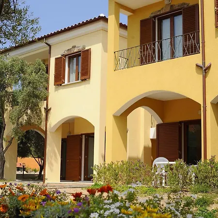 Aparthotel Residenze L'isola Surf House 3*