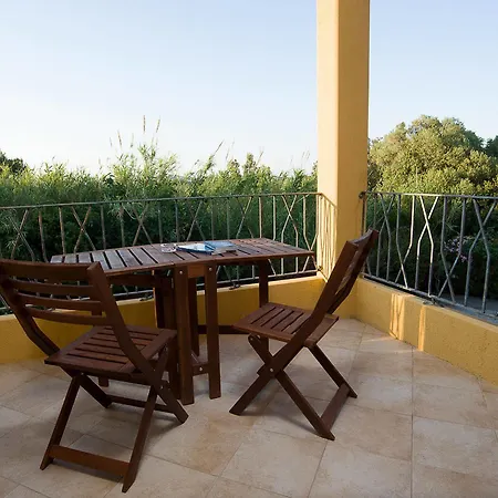 Residenze L'isola Surf House Hotel apartamentowy Porto Pollo