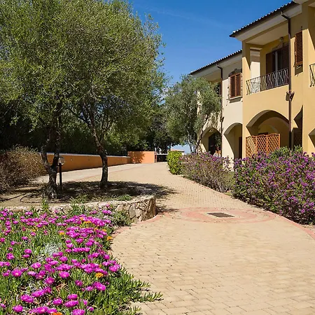 Residenze L'isola Surf House Hotel apartamentowy Porto Pollo